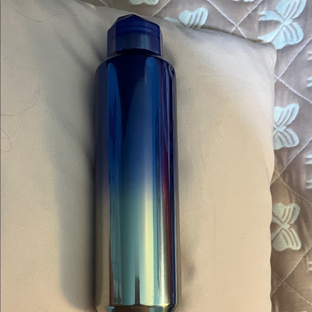 Starbucks Gradient Winter Blue 20 oz Water Bottle - Picture 4 of 7